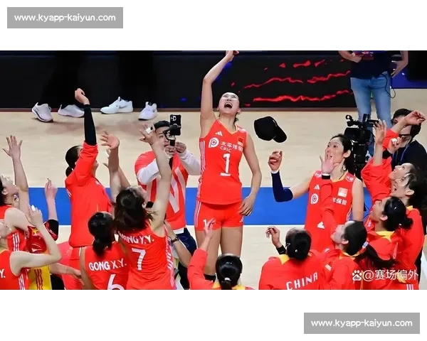 副攻跨界二传笑翻全场！女排训练欢乐多