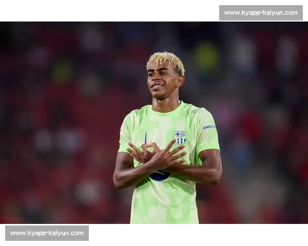 巴萨 10 号新王登基！父亲盛赞：亚马尔远不止于此，未来将书写传奇