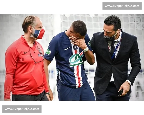 拜仁多特竞逐巴萨天才中场达维奇，红蓝军坚持回购条款