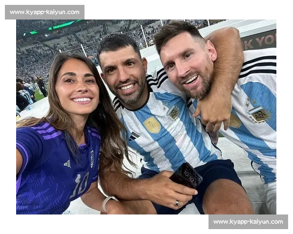 甲亢哥求见梅西遭阿奎罗毒舌:C 罗粉丝?他只能在家看世俱杯!