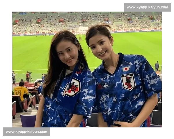 堂安律与明松美玖大婚！美妆博主新娘惊艳全场，小栗旬携日本国脚齐聚祝福