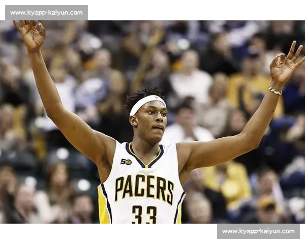 布莱斯臂展实测 2 米 08！父子对比照引热议：视觉错觉还是数据真相？